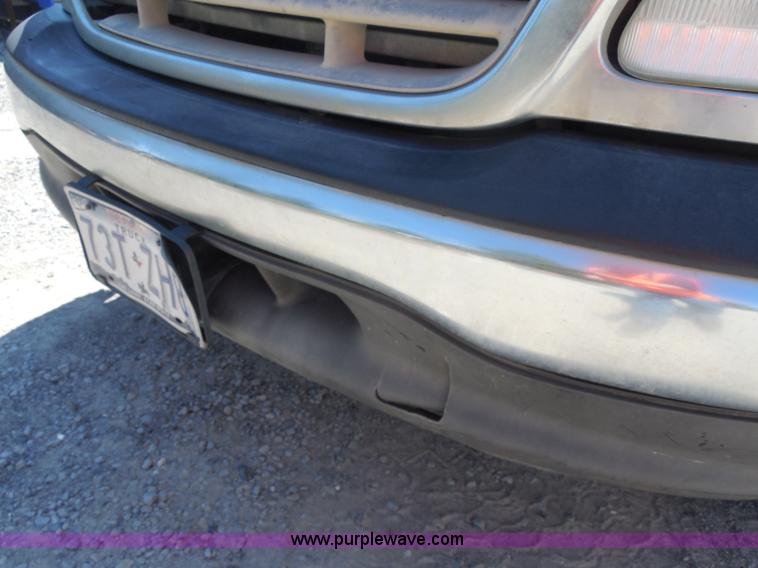 image for item I1346 2004 Ford F150 Heritage XLT pickup truck