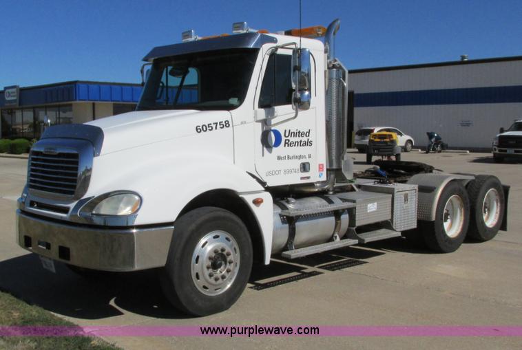 image for item I4234 2006 Freightliner Columbia CL120ST semi truck