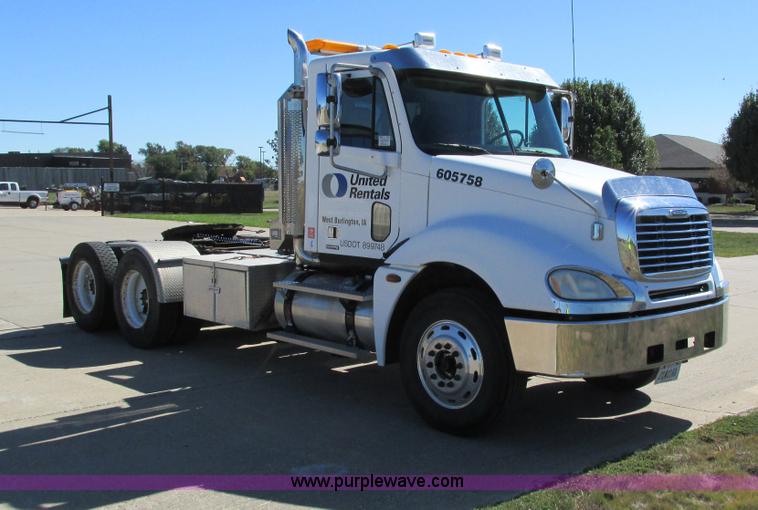 image for item I4234 2006 Freightliner Columbia CL120ST semi truck