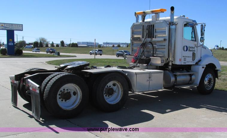 image for item I4234 2006 Freightliner Columbia CL120ST semi truck