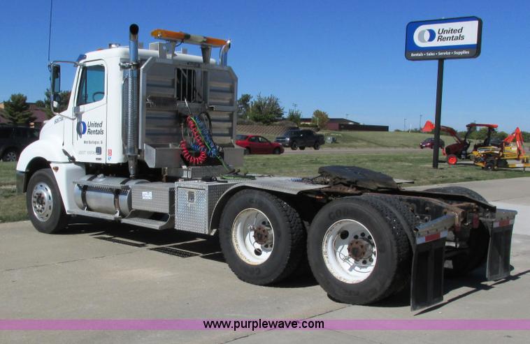 image for item I4234 2006 Freightliner Columbia CL120ST semi truck