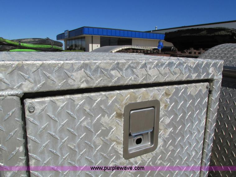 image for item I4234 2006 Freightliner Columbia CL120ST semi truck