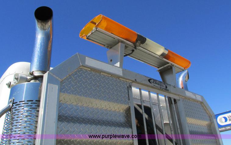 image for item I4234 2006 Freightliner Columbia CL120ST semi truck