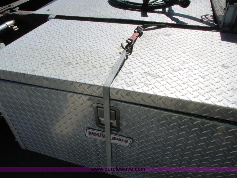 image for item I4234 2006 Freightliner Columbia CL120ST semi truck