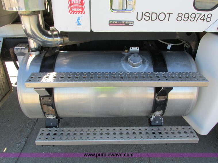 image for item I4234 2006 Freightliner Columbia CL120ST semi truck