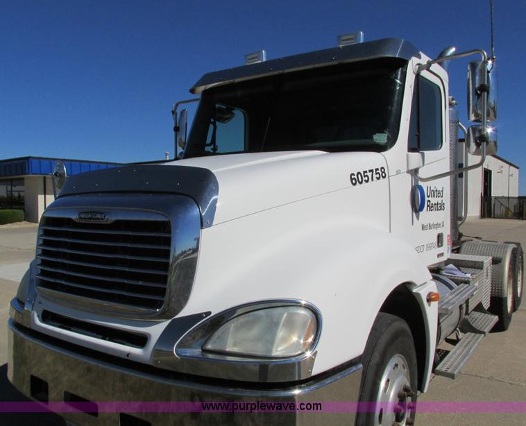 image for item I4234 2006 Freightliner Columbia CL120ST semi truck