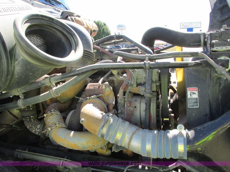 image for item I4234 2006 Freightliner Columbia CL120ST semi truck