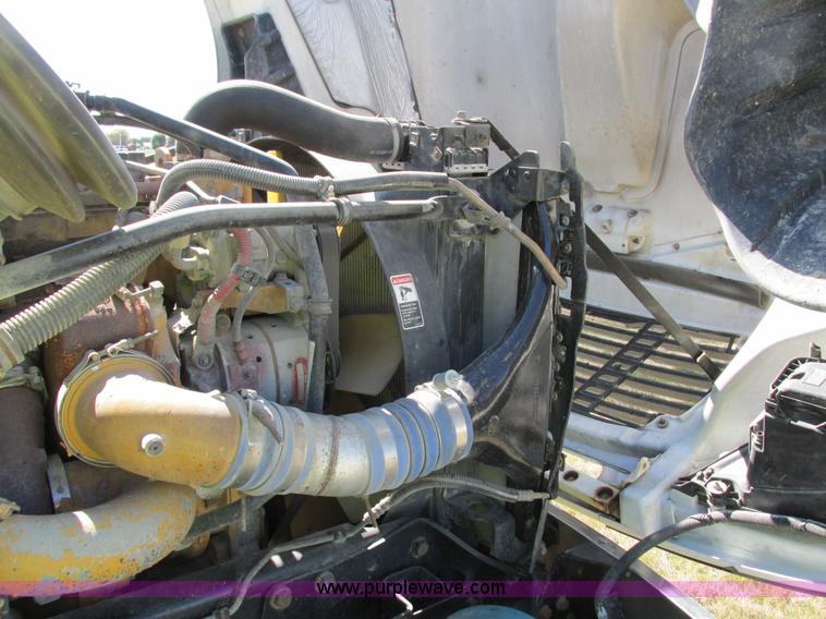 image for item I4234 2006 Freightliner Columbia CL120ST semi truck