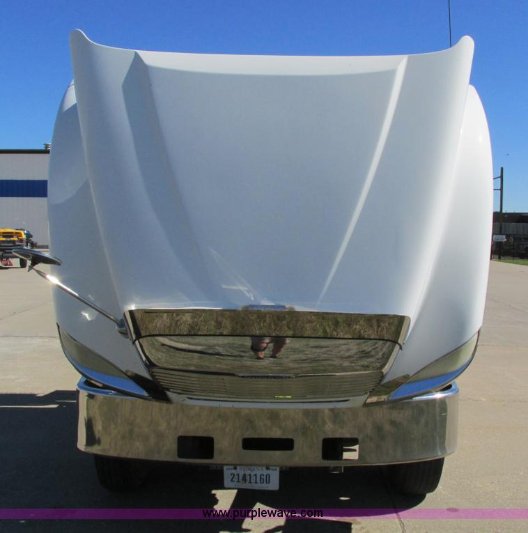 image for item I4234 2006 Freightliner Columbia CL120ST semi truck