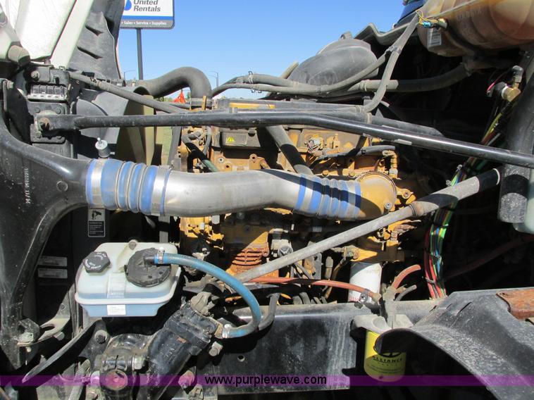 image for item I4234 2006 Freightliner Columbia CL120ST semi truck