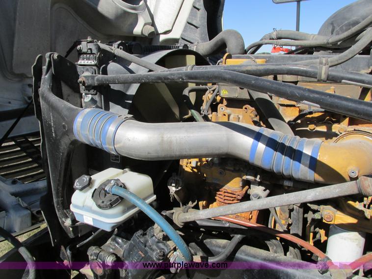 image for item I4234 2006 Freightliner Columbia CL120ST semi truck