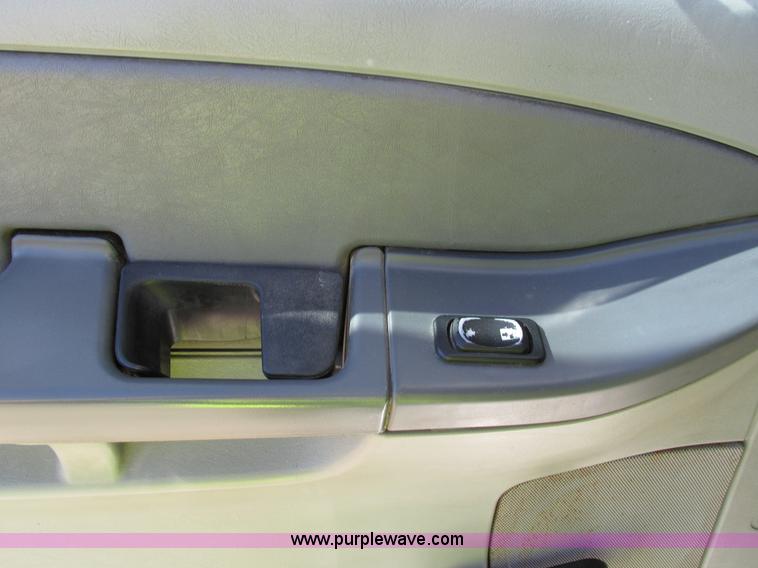 image for item I4234 2006 Freightliner Columbia CL120ST semi truck