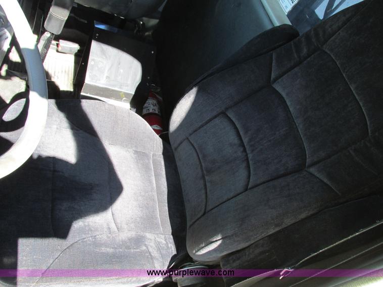 image for item I4234 2006 Freightliner Columbia CL120ST semi truck