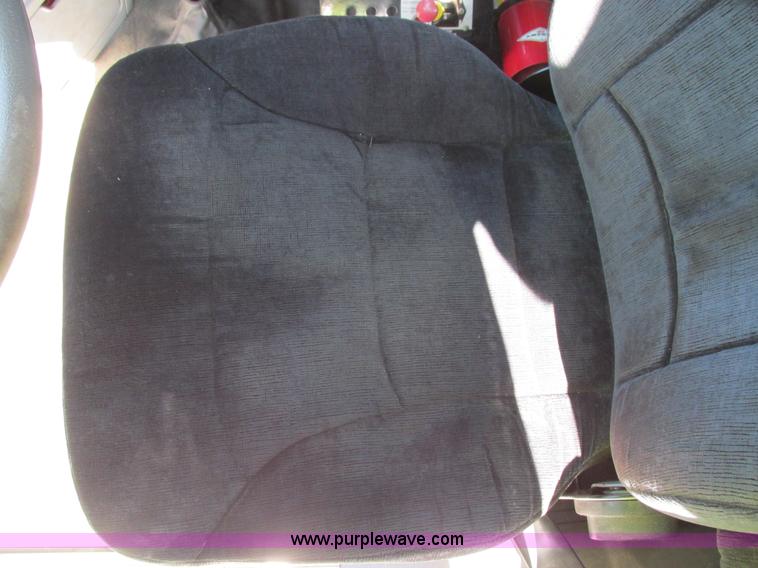 image for item I4234 2006 Freightliner Columbia CL120ST semi truck