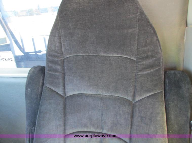 image for item I4234 2006 Freightliner Columbia CL120ST semi truck