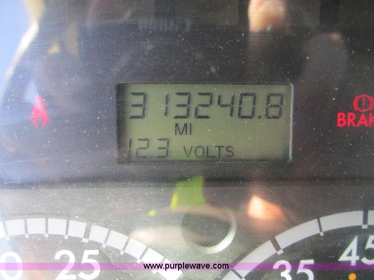 image for item I4234 2006 Freightliner Columbia CL120ST semi truck