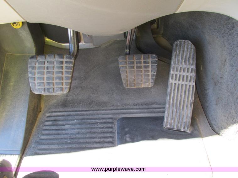 image for item I4234 2006 Freightliner Columbia CL120ST semi truck