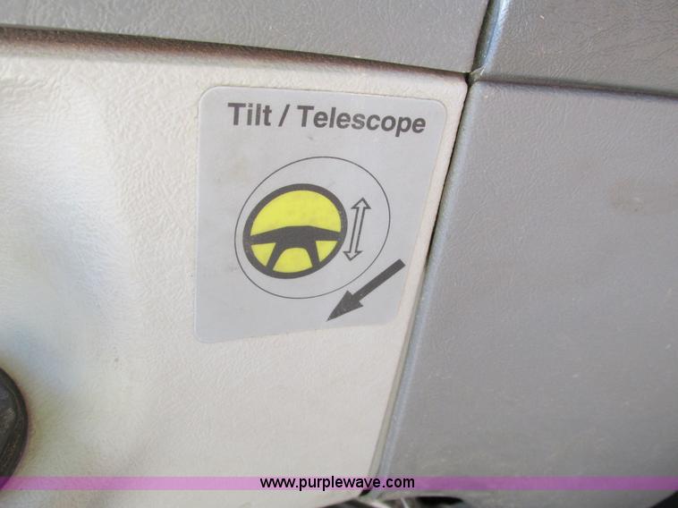 image for item I4234 2006 Freightliner Columbia CL120ST semi truck