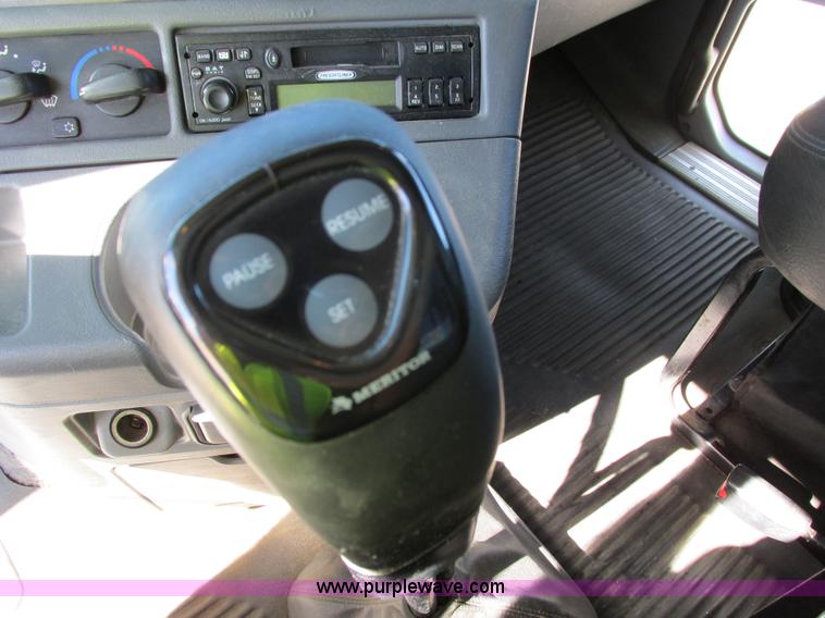 image for item I4234 2006 Freightliner Columbia CL120ST semi truck