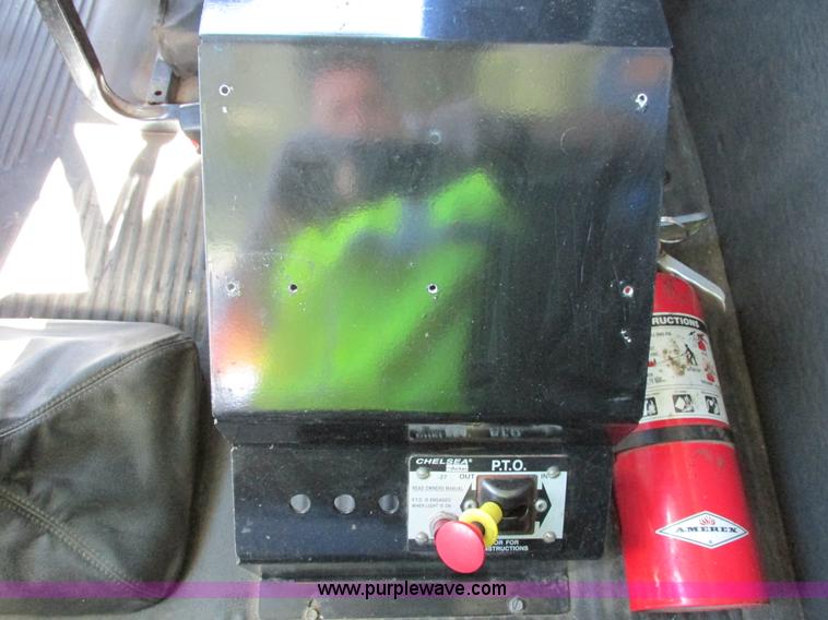 image for item I4234 2006 Freightliner Columbia CL120ST semi truck