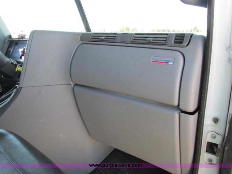 image for item I4234 2006 Freightliner Columbia CL120ST semi truck