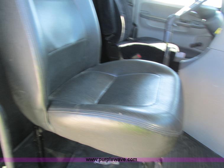 image for item I4234 2006 Freightliner Columbia CL120ST semi truck