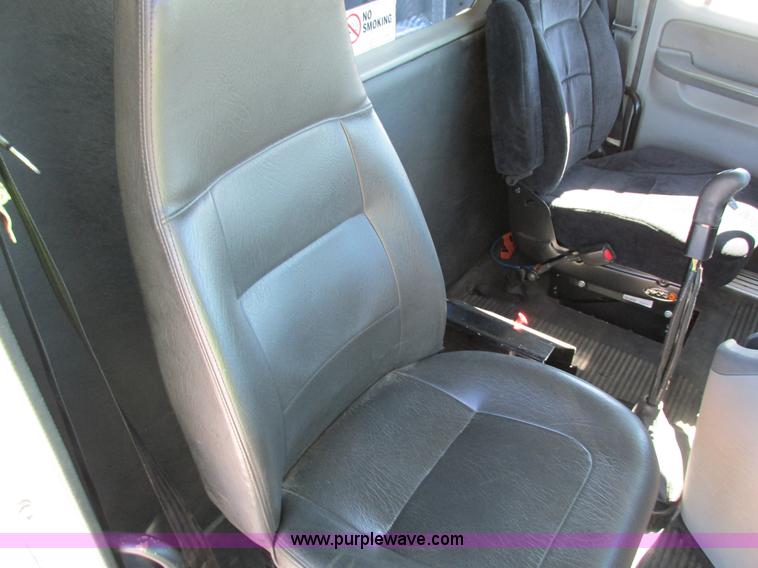 image for item I4234 2006 Freightliner Columbia CL120ST semi truck