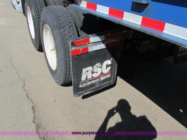 image for item I4236 2007 Freightliner Columbia CL120ST semi truck