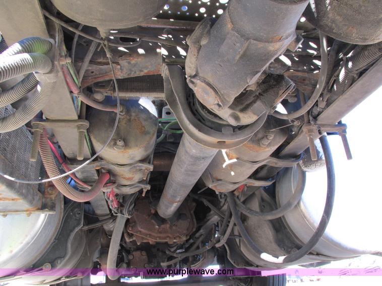 image for item I4236 2007 Freightliner Columbia CL120ST semi truck