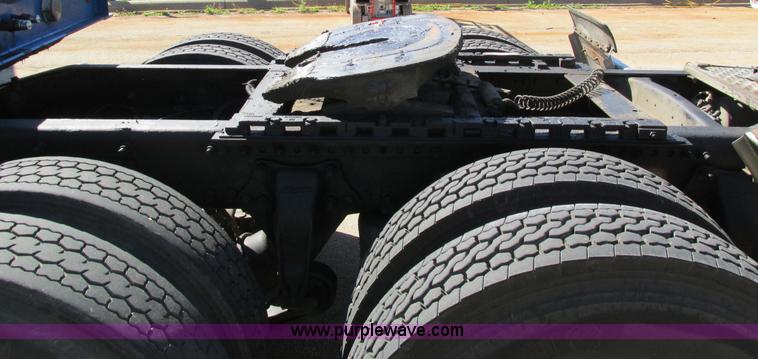 image for item I4236 2007 Freightliner Columbia CL120ST semi truck