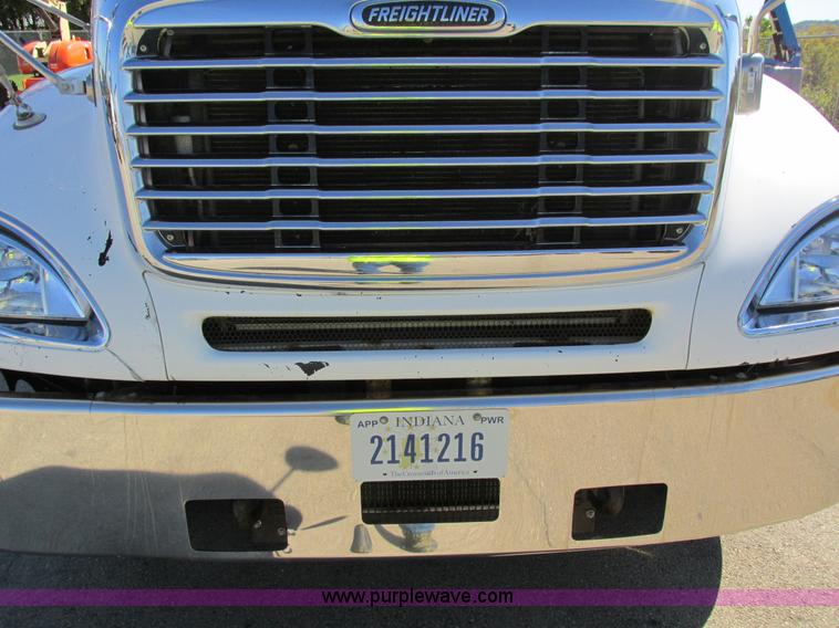 image for item I4236 2007 Freightliner Columbia CL120ST semi truck