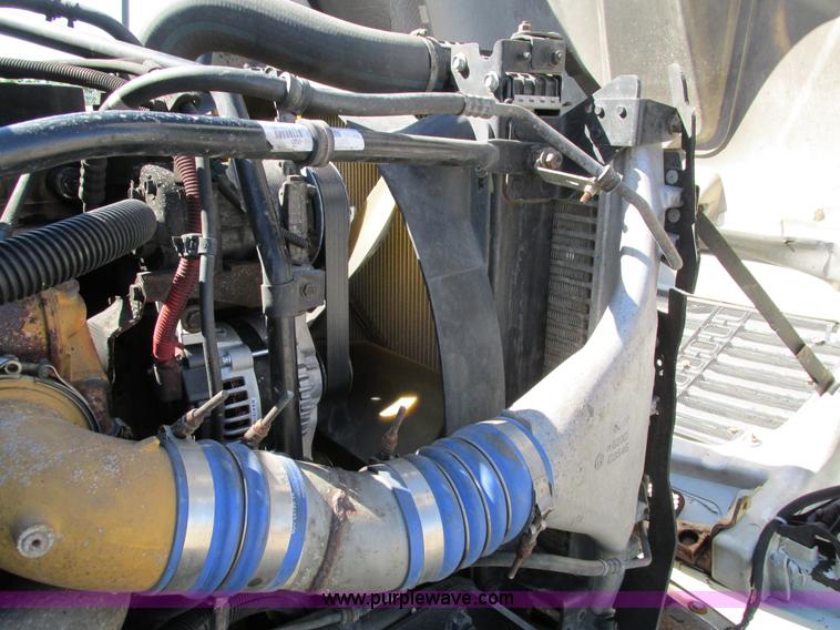 image for item I4236 2007 Freightliner Columbia CL120ST semi truck