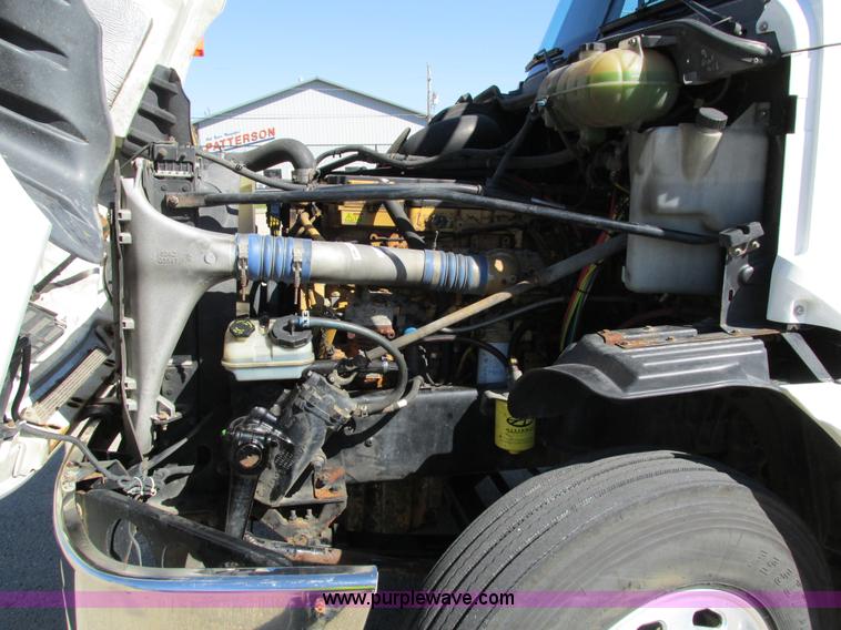 image for item I4236 2007 Freightliner Columbia CL120ST semi truck