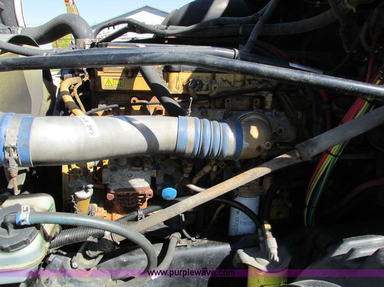 image for item I4236 2007 Freightliner Columbia CL120ST semi truck