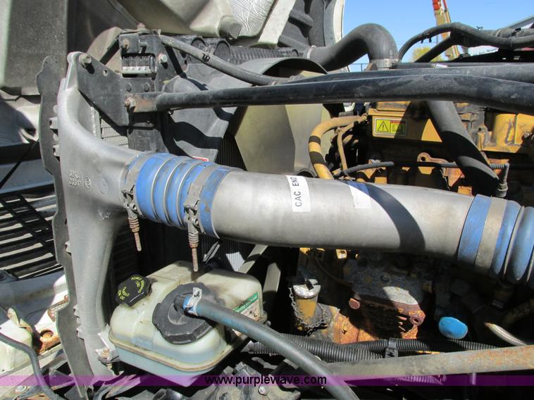 image for item I4236 2007 Freightliner Columbia CL120ST semi truck