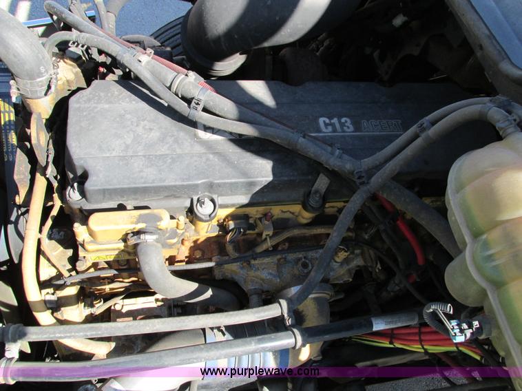 image for item I4236 2007 Freightliner Columbia CL120ST semi truck