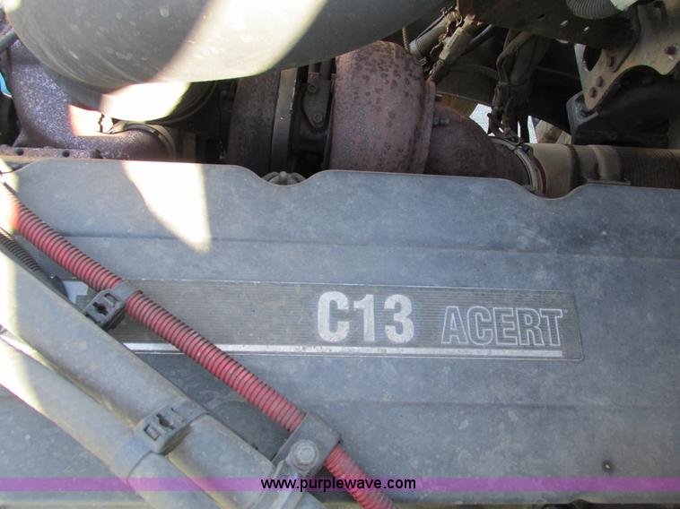 image for item I4236 2007 Freightliner Columbia CL120ST semi truck