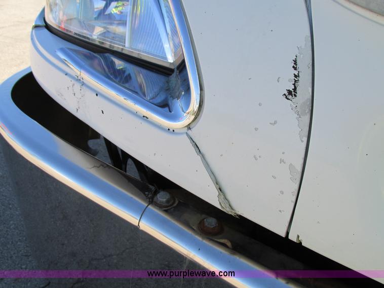 image for item I4236 2007 Freightliner Columbia CL120ST semi truck