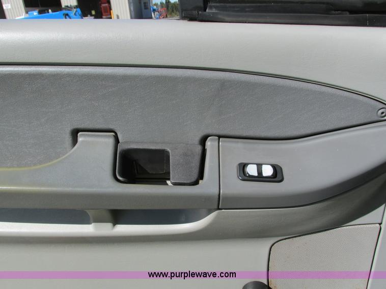 image for item I4236 2007 Freightliner Columbia CL120ST semi truck