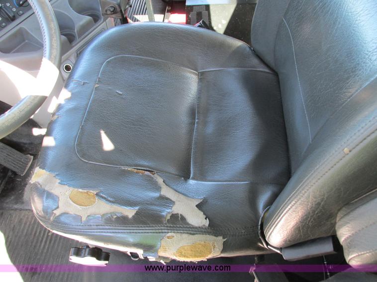 image for item I4236 2007 Freightliner Columbia CL120ST semi truck