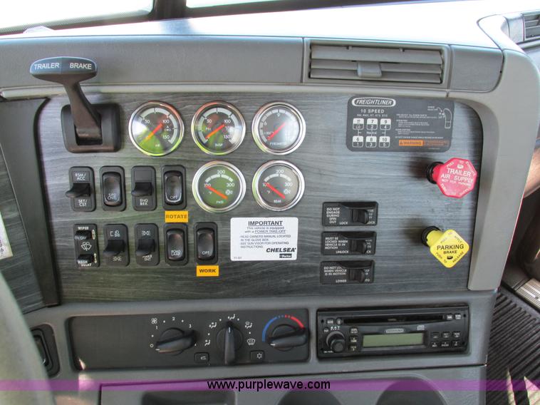 image for item I4236 2007 Freightliner Columbia CL120ST semi truck