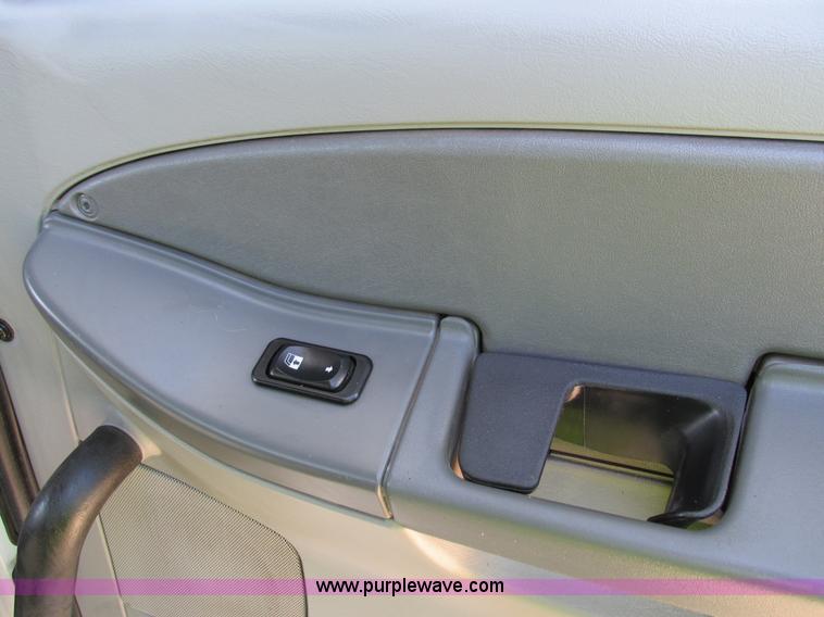 image for item I4236 2007 Freightliner Columbia CL120ST semi truck