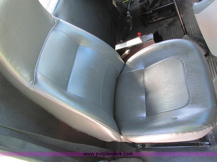 image for item I4236 2007 Freightliner Columbia CL120ST semi truck