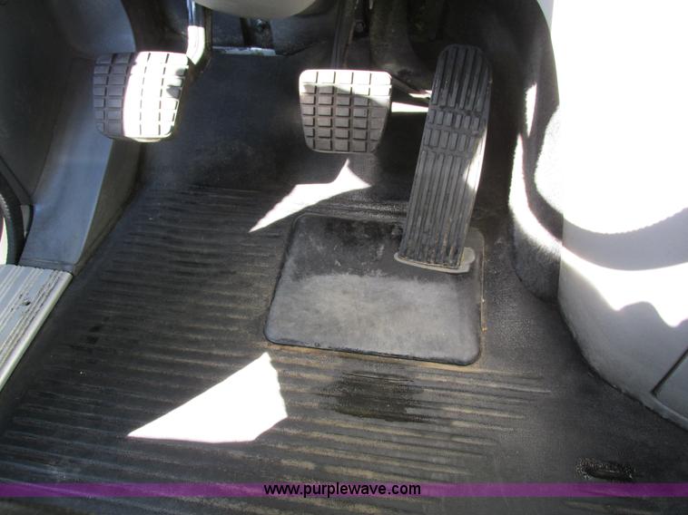 image for item I4236 2007 Freightliner Columbia CL120ST semi truck