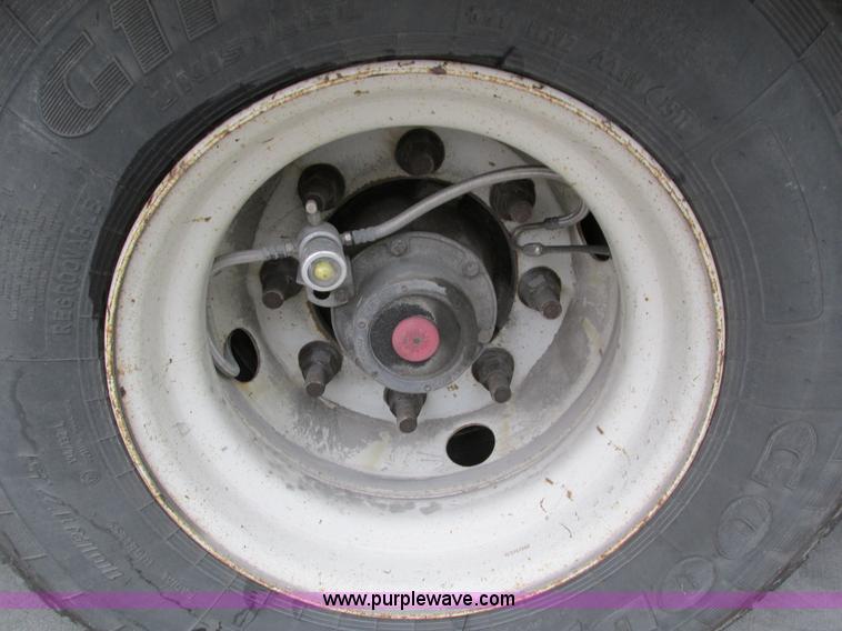 image for item I4237 2006 Trail King TK70HT-482 Hydratail trailer