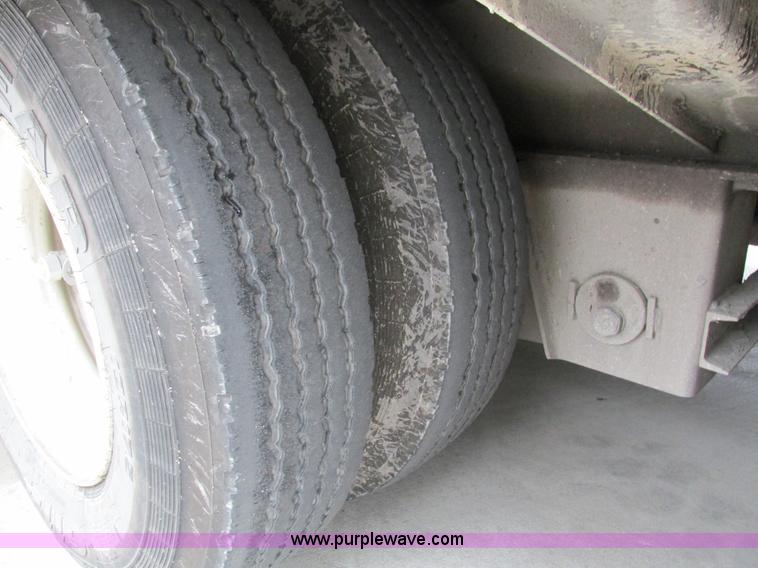 image for item I4237 2006 Trail King TK70HT-482 Hydratail trailer