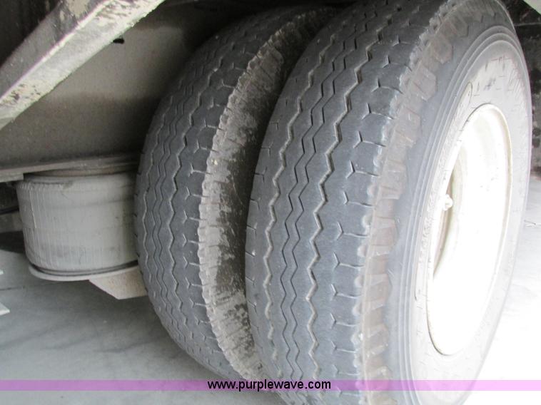 image for item I4237 2006 Trail King TK70HT-482 Hydratail trailer