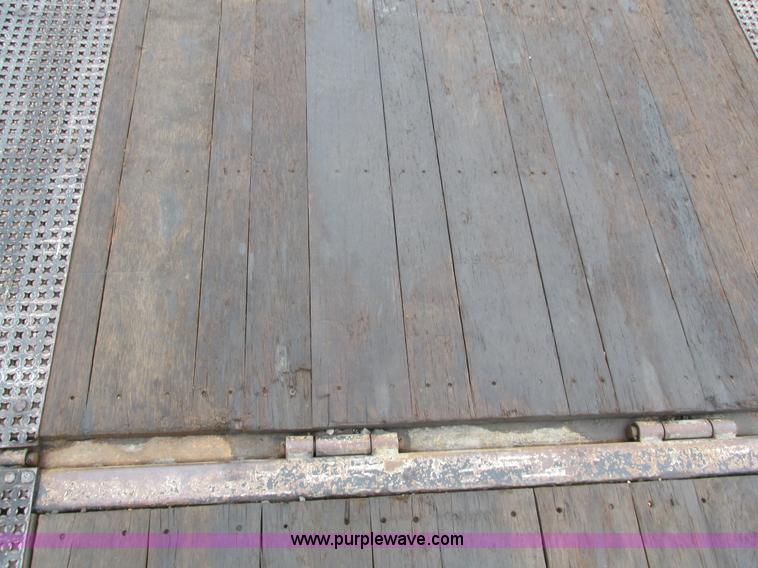 image for item I4237 2006 Trail King TK70HT-482 Hydratail trailer