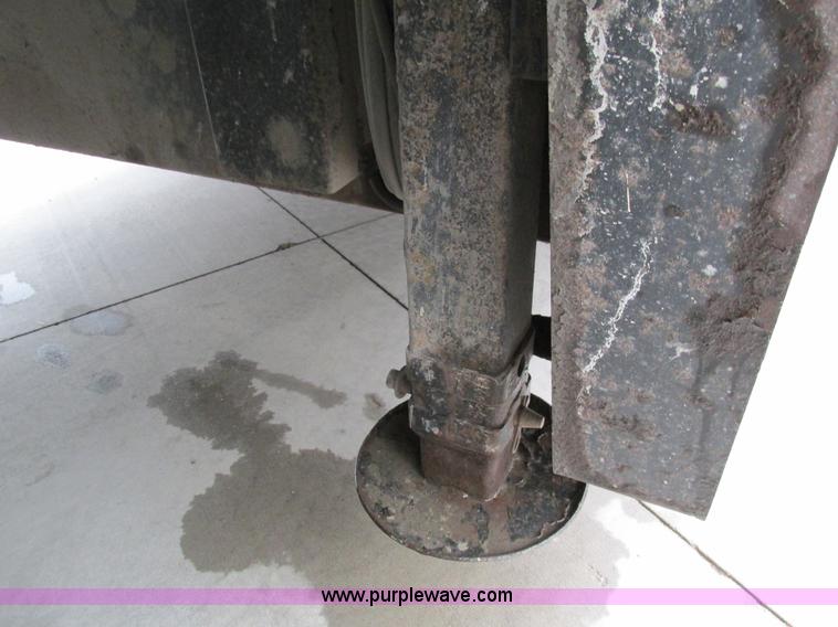 image for item I4237 2006 Trail King TK70HT-482 Hydratail trailer