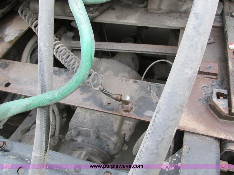 image for item I4238 2007 Freightliner Columbia 120 semi truck